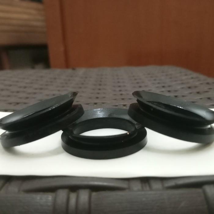 Various styles of VA seals